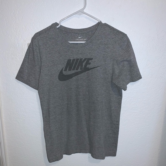 Nike Tops - Nike tee